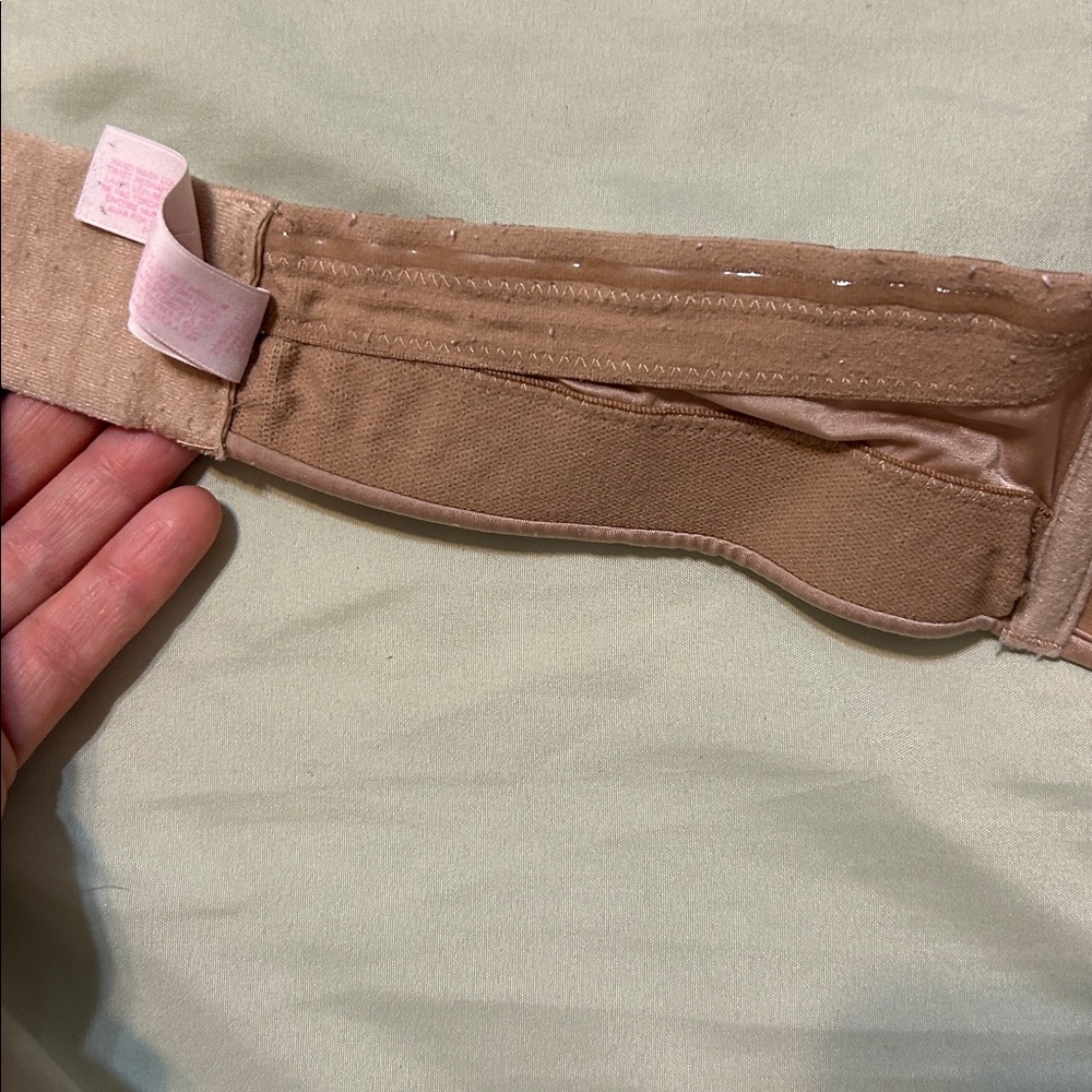 Strapless Nude Bra Victoria secrets - Picture 4 of 5